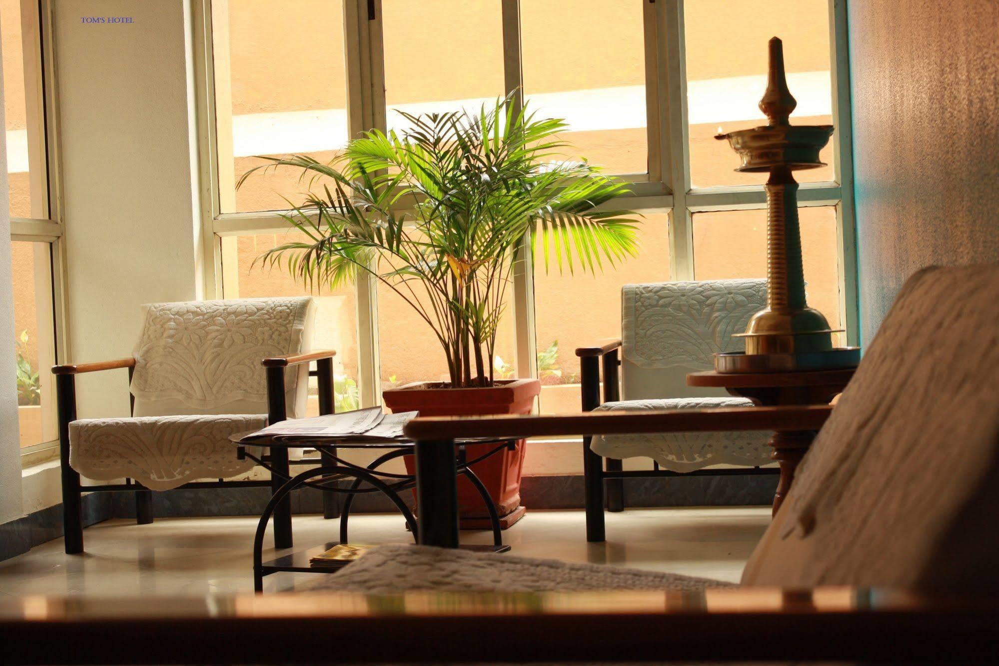 Tom'S Hotel บังกาลอร์ ภายนอก รูปภาพ
