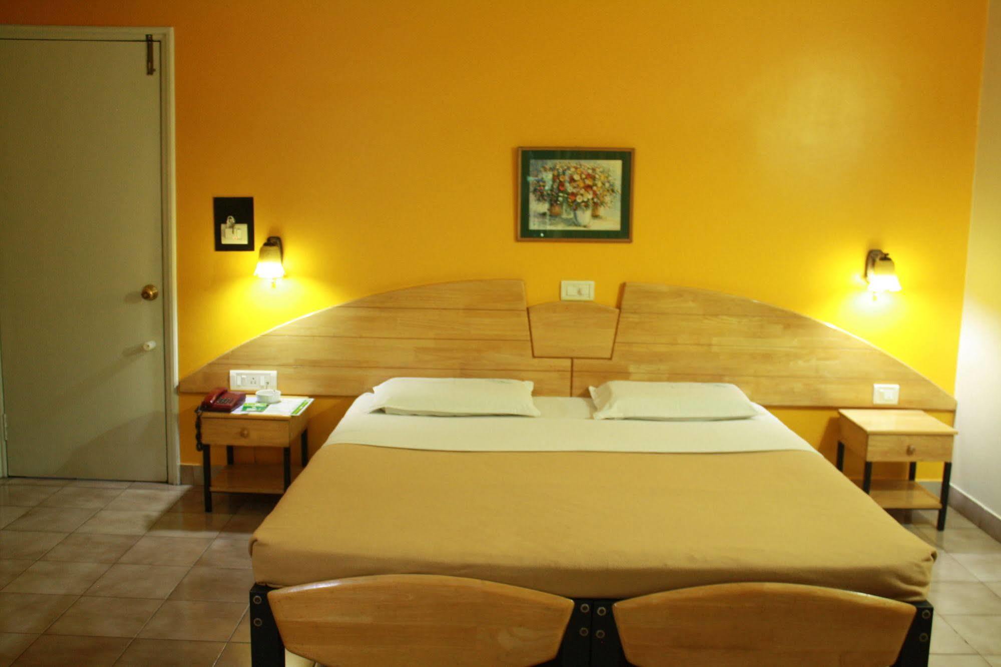 Tom'S Hotel บังกาลอร์ ภายนอก รูปภาพ